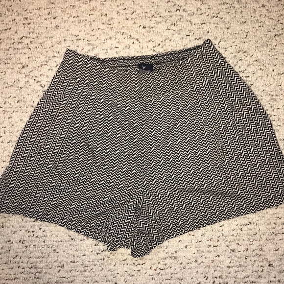 Aztec Patterned Shorts! - Picture 3 of 4